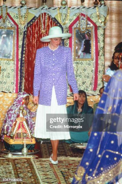 Prince and Princess of Wales, Middle East Tour November 1986, picture shows Princess Diana visiting the Women's Association centre in Al Sarooj,...