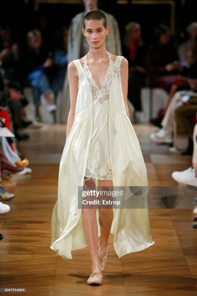 Stella McCartney : Runway - Paris Fashion Week Womenswear Spring/Summer 2019