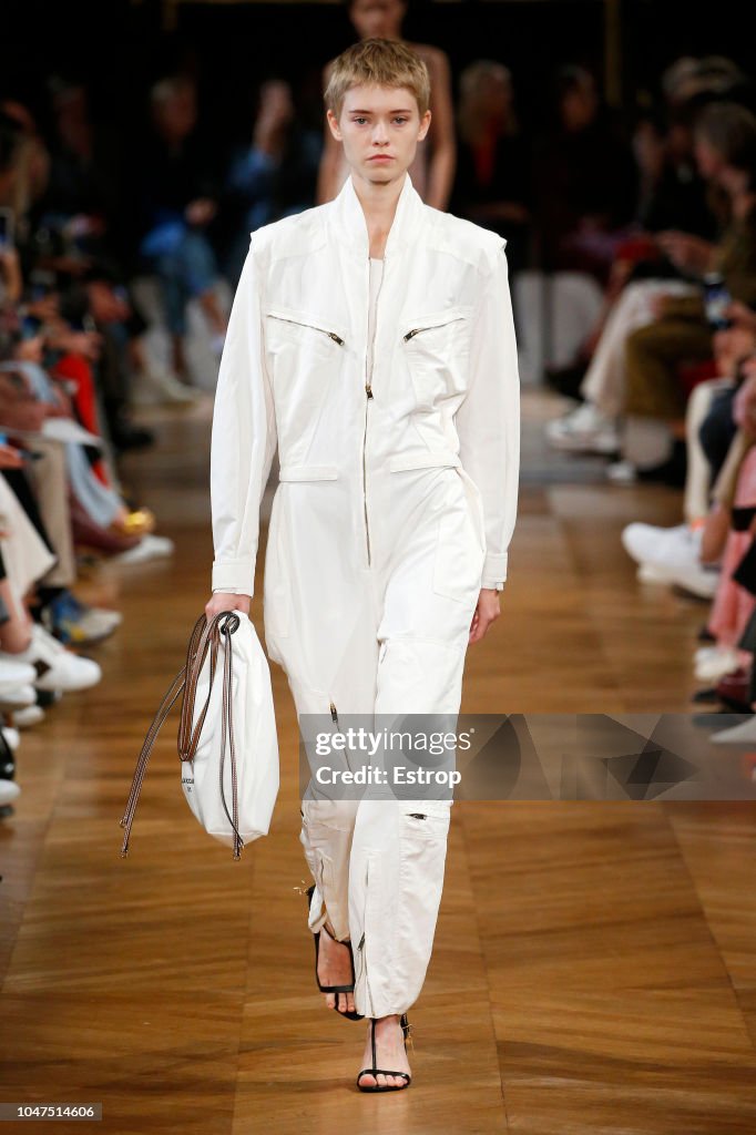 Stella McCartney : Runway - Paris Fashion Week Womenswear Spring/Summer 2019