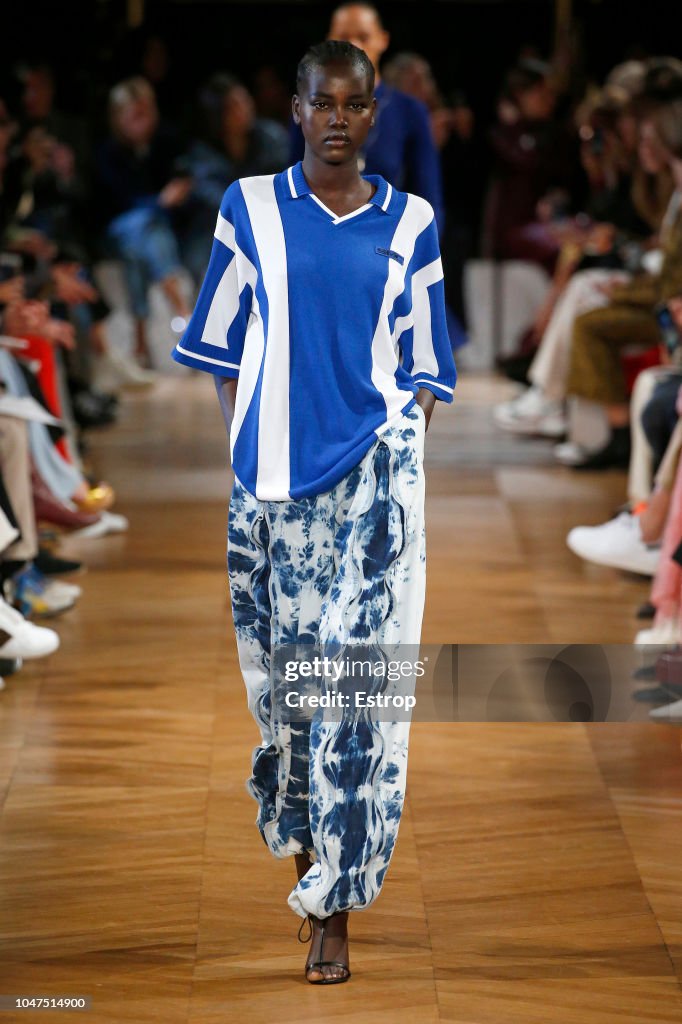 Stella McCartney : Runway - Paris Fashion Week Womenswear Spring/Summer 2019