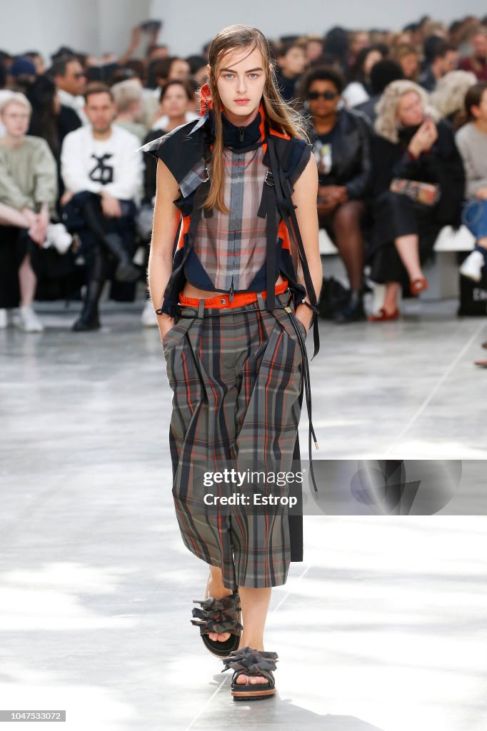 Sacai : Runway - Paris Fashion Week Womenswear Spring/Summer 2019