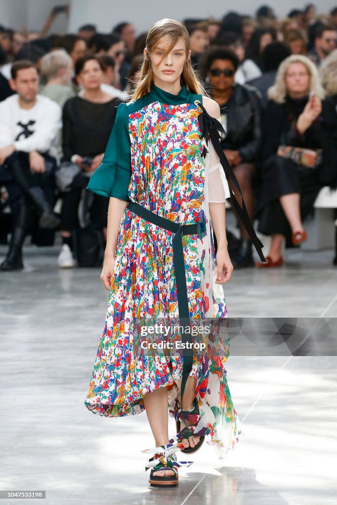 Sacai : Runway - Paris Fashion Week Womenswear Spring/Summer 2019