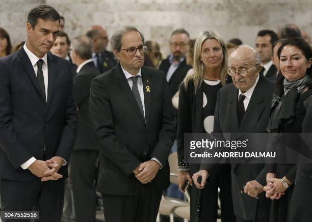 Spanish prime minister Pedro Sanchez and Catalan regional president Quim Torra look at Bernabe Martinez , the widower of Spanish opera singer...