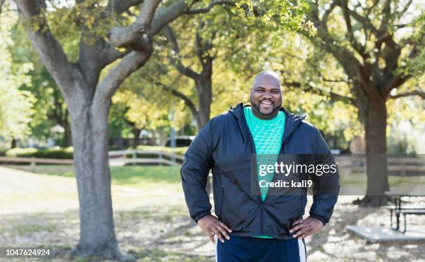 hombre afroamericano maduro - hombre gordo fotografías e imágenes de stock