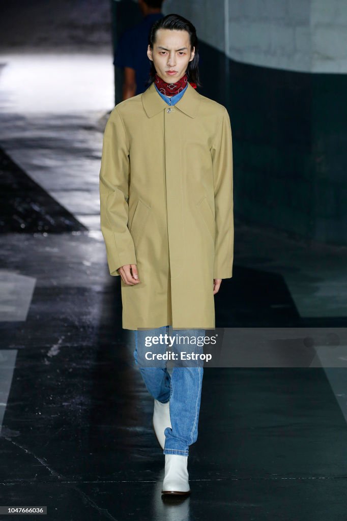 A.P.C : Runway - Paris Fashion Week Womenswear Spring/Summer 2019