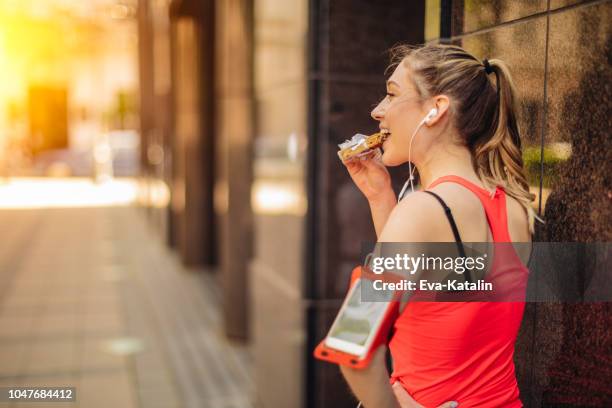 healthy outdoors exercising - healthy snacks stock pictures, royalty-free photos & images