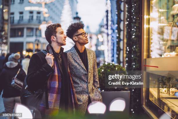 friends are buying christmas presents - window shopping stock pictures, royalty-free photos & images