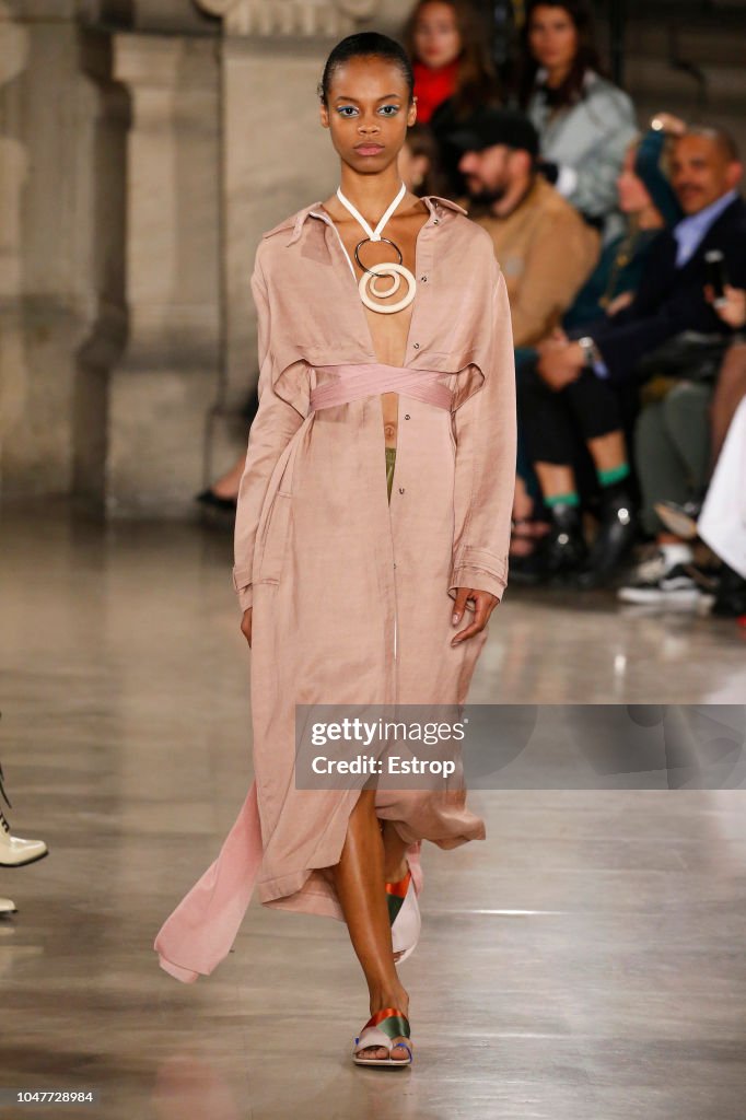 Esteban Cortazar : Runway - Paris Fashion Week Womenswear Spring/Summer 2019