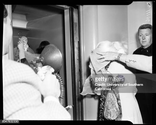 163 Elizabeth Harmon Photos & High Res Pictures - Getty Images