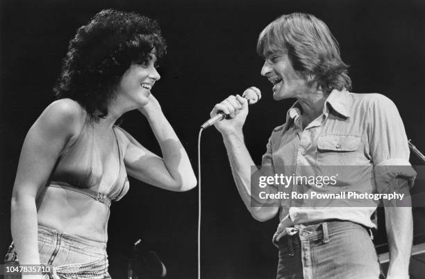 Grace Slick & Marty Balin perform with Jefferson Starship at the Boston Garden, Boston, MA July 1976