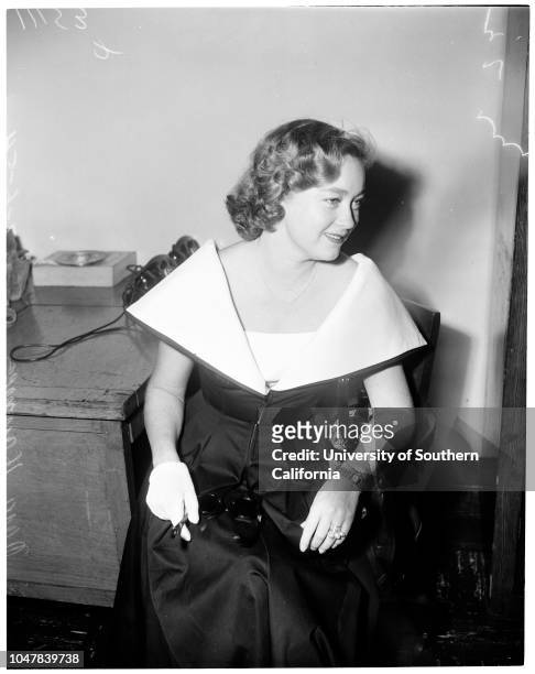 Nora Haymes alimony, 22 July 1954. Nora Eddington Flynn Haymes;Attorney Dave Marcus;Attorney SS Hahn.;Caption slip reads: 'Photographer: Mitchell....