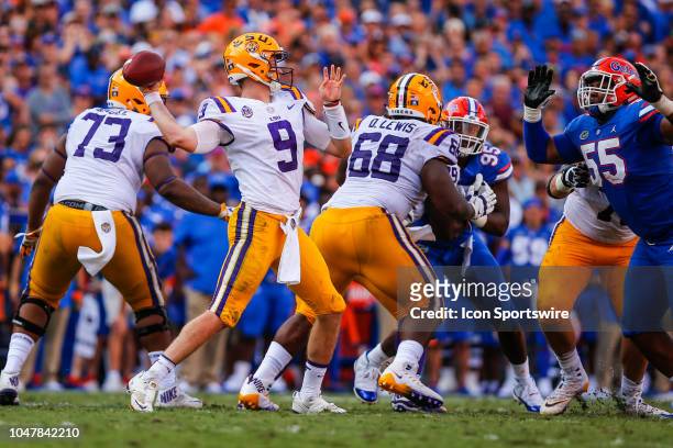Tigers quarterback Joe Burrow throws a pass during the game between the LSU Tigers and the Florida Gators on October 6, 2018 at Ben Hill Griffin...