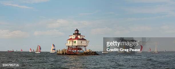 thomas point shoal lighthouse, chesapeake bay - chesapeake bay stockfoto's en -beelden
