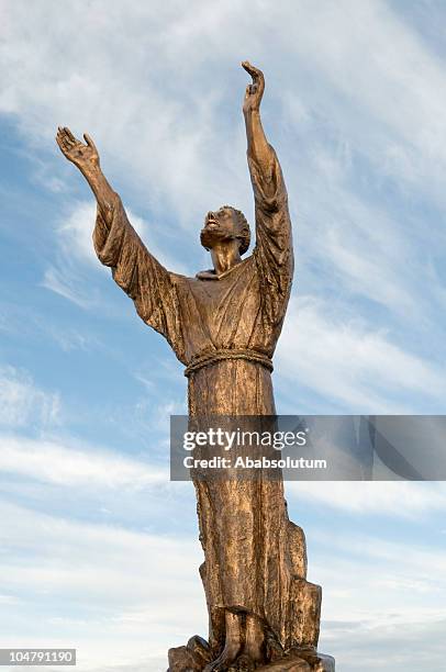 saint francis of assisi praying - saint francis of assisi stock pictures, royalty-free photos & images