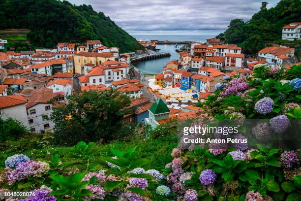 cudillero, picturesque fishing village at sunset, asturias, spain - asturien stock-fotos und bilder