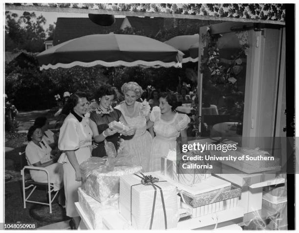 Society, 18 August 1951. Mrs Samuel Horwitz;Mrs Nathan Horwitz;Miss Shirley Horwitz;Miss Deedee Horwitz;Mrs David Rosenblum;Mrs Daniel...