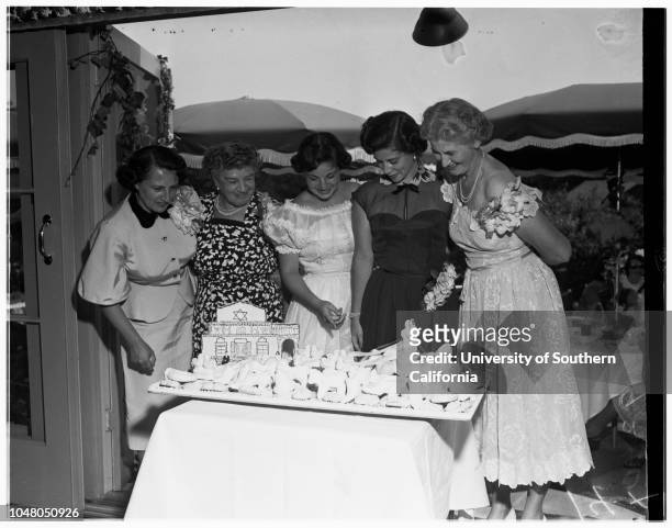 Society, 18 August 1951. Mrs Samuel Horwitz;Mrs Nathan Horwitz;Miss Shirley Horwitz;Miss Deedee Horwitz;Mrs David Rosenblum;Mrs Daniel...