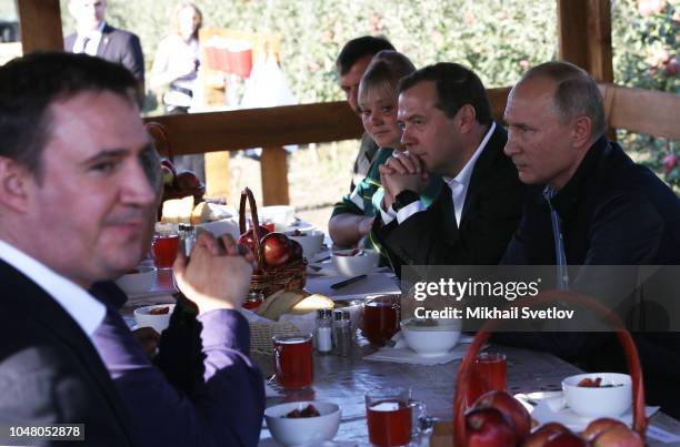 Russian President Vladimir Putin , Prime Minister Dmitry Medvedev and Agriculture Minister Dmitry Patrushev attend the dinner while visiting the...