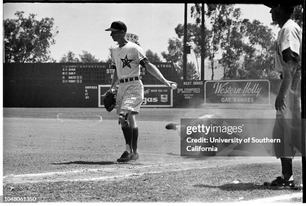 Baseball, 12 August 1951. Hollywood versus Los Angeles;'Magic Eye' fotos.;Caption slip reads' 'Photographer: Monteverde. Date: . Assignment: Holly at...