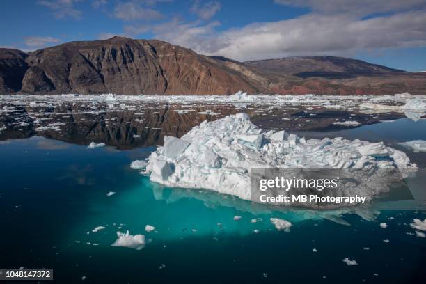 iceberg structure above and under water - istäcke bildbanksfoton och bilder