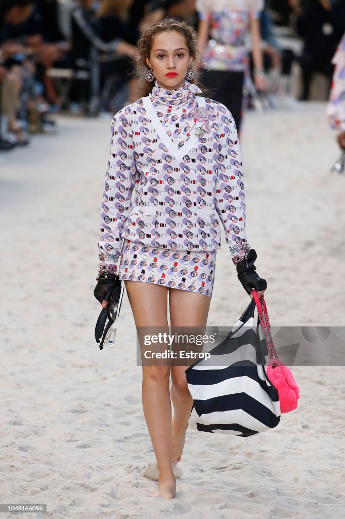 Chanel : Runway - Paris Fashion Week Womenswear Spring/Summer 2019