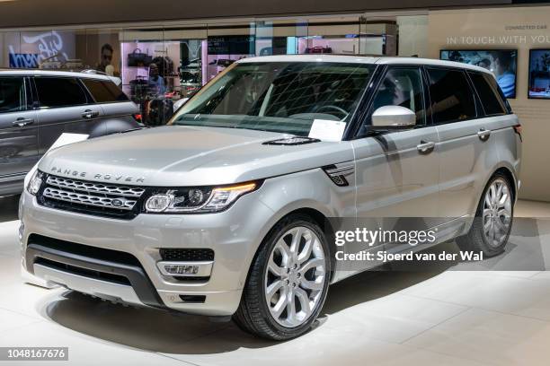 Mid Size Range Rover 850 Range Rover Suv Stock Photos, High-Res Pictures, and Images - Getty ...