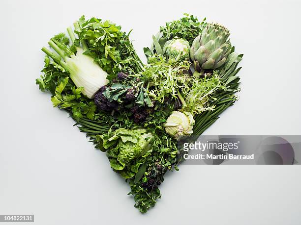 verde verduras formación de forma de corazón - green leafy vegetables fotografías e imágenes de stock