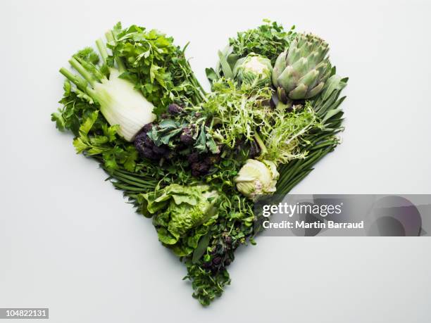 green vegetables forming heart-shape - leaf vegetable 個照片及圖片檔