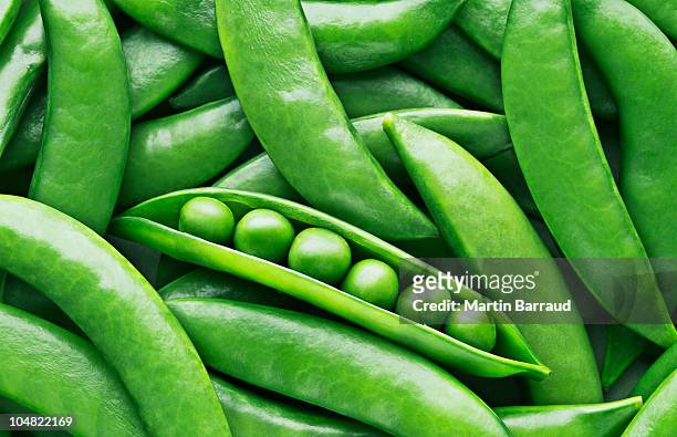peas and pea pods - close up stock pictures, royalty-free photos & images