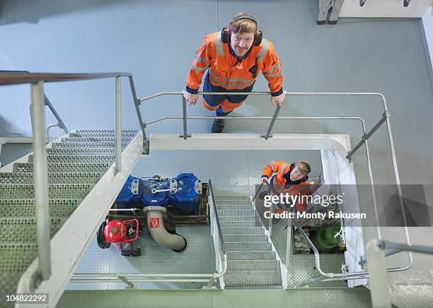 engineers in ship's engine room - machinekamer stockfoto's en -beelden