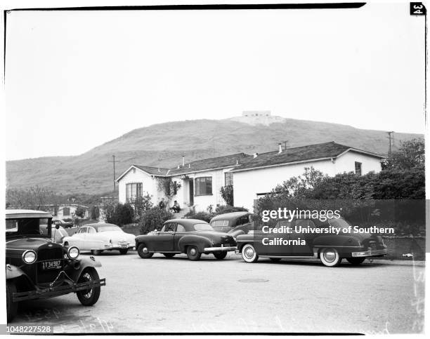 Missing child... Later found, 08 April 1952. Anita Reina missing ;Phyllis Reina sister ;Mrs Helen French, neighbor;Mrs Margarita Reina, mother;Mrs...