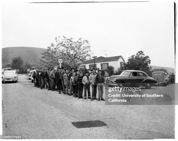 Missing child... Later found, 08 April 1952. Anita Reina missing ;Phyllis Reina sister ;Mrs Helen French, neighbor;Mrs Margarita Reina, mother;Mrs...