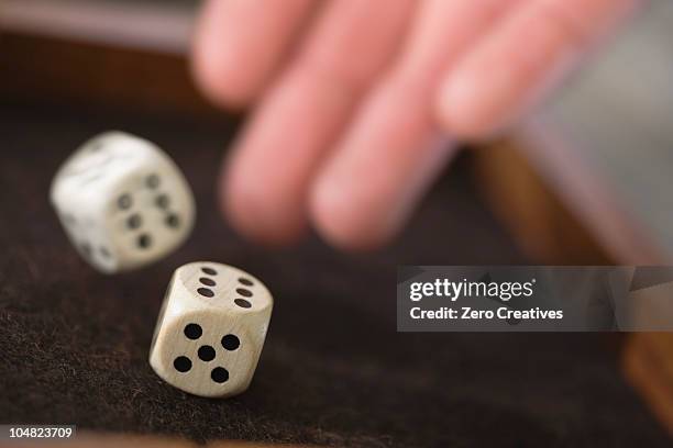 playing dice - rolling fotografías e imágenes de stock