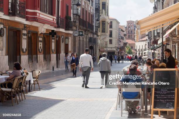 street view in león, "calle ancha", sidewalk cafes. - sunny leon stock pictures, royalty-free photos & images