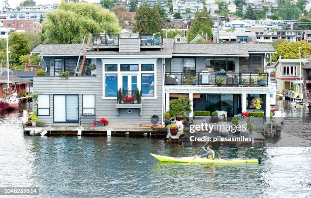 paddle-by on lake union, seattle, usa - seattle homes stock pictures, royalty-free photos & images