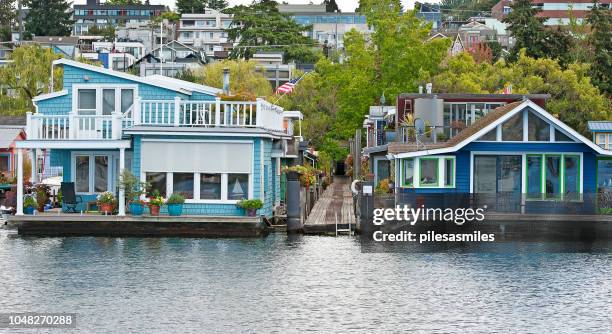 floating pathway, lake union, seattle, usa - seattle home stock pictures, royalty-free photos & images