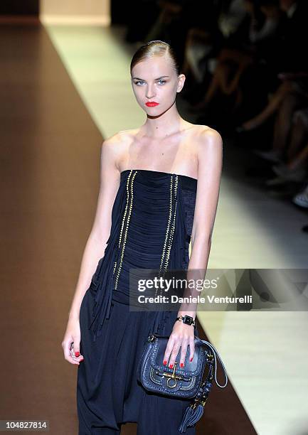 Gucci Spring 2011 89 Milan Fashion Week Womenswear S S 2011 Gucci Runway Stock Photos ...