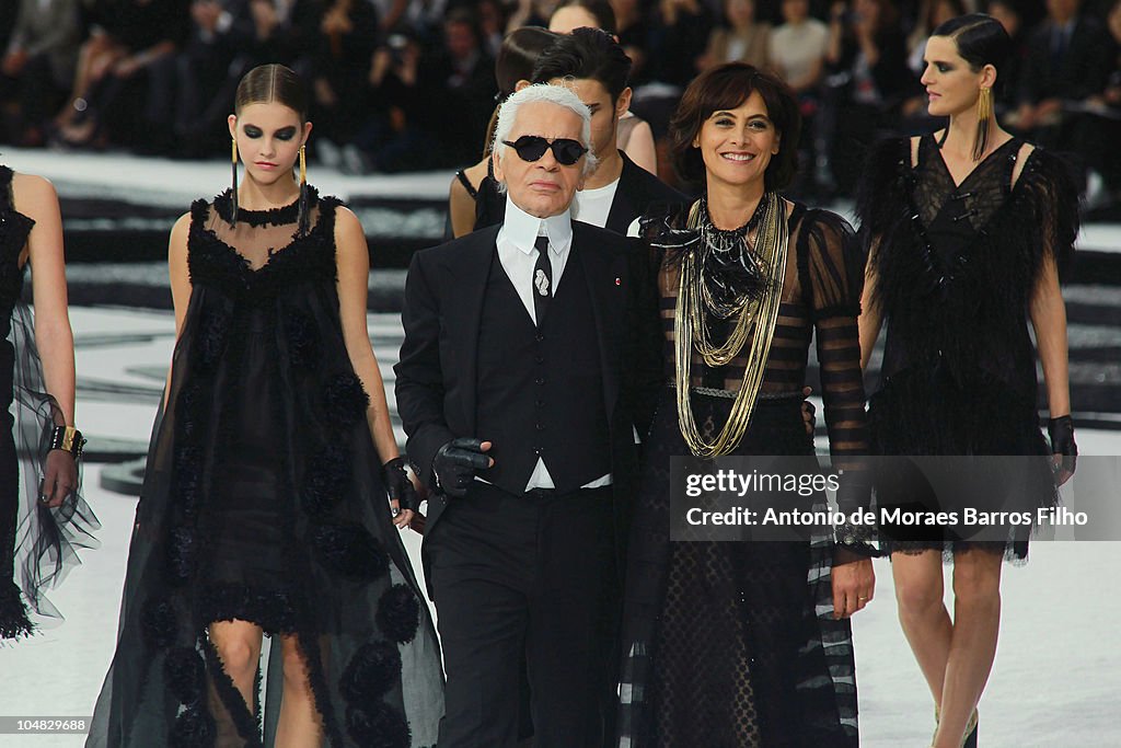 Chanel - Paris Fashion Week Spring/Summer 2011 Runway