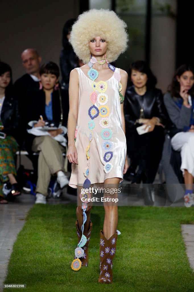 Junko Shimada : Runway - Paris Fashion Week Womenswear Spring/Summer 2019