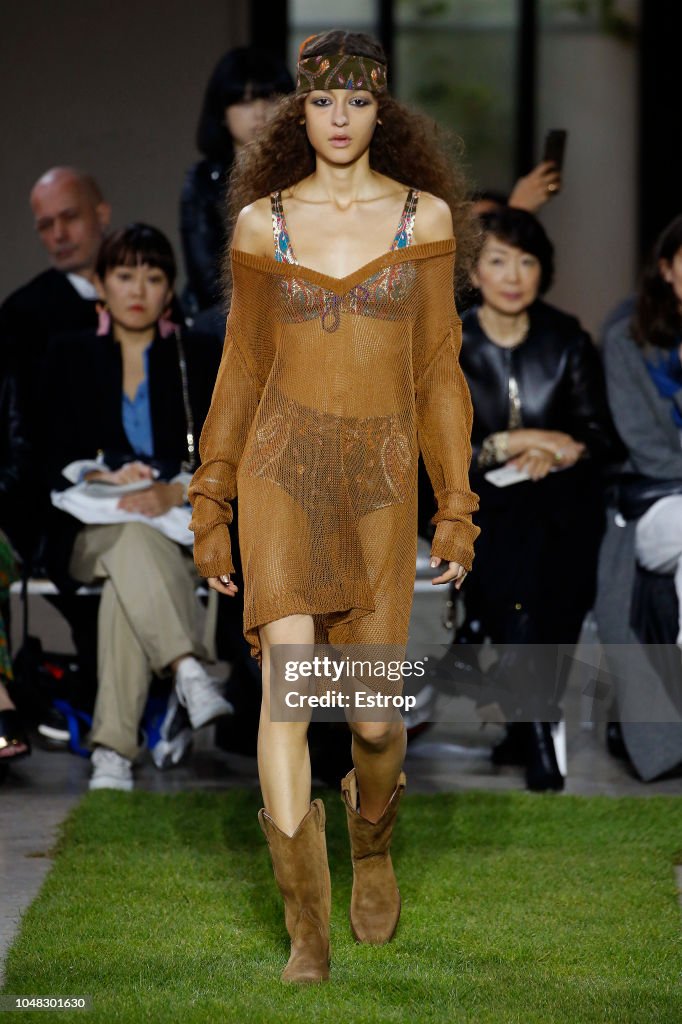 Junko Shimada : Runway - Paris Fashion Week Womenswear Spring/Summer 2019