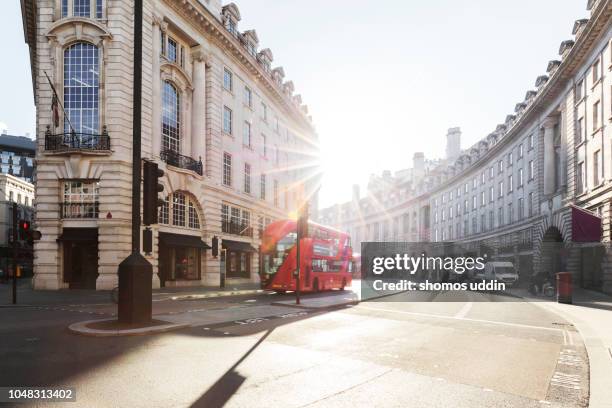 city road and street of london at sunrise - west end london 個照片及圖片檔