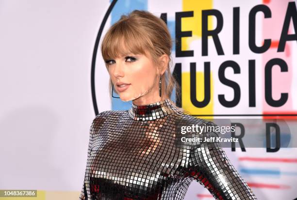 Taylor Swift attends the 2018 American Music Awards at Microsoft Theater on October 9, 2018 in Los Angeles, California.