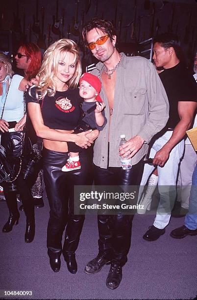 185 Tommy Lee 1997 Photos and Premium High Res Pictures - Getty Images