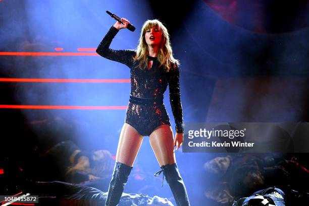 Taylor Swift performs onstage during the 2018 American Music Awards at Microsoft Theater on October 9, 2018 in Los Angeles, California.