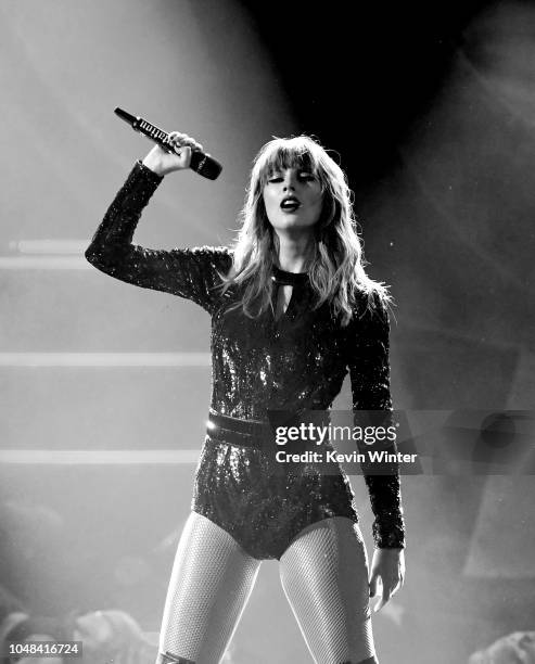 Taylor Swift performs onstage during the 2018 American Music Awards at Microsoft Theater on October 9, 2018 in Los Angeles, California.