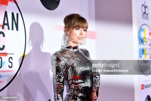 Taylor Swift attends the 2018 American Music Awards at Microsoft Theater on October 9, 2018 in Los Angeles, California.