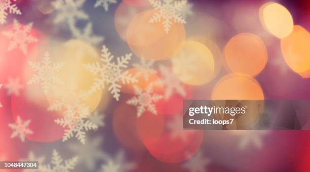 defokussierten lichter und schneeflocken - snow texture stock-grafiken, -clipart, -cartoons und -symbole