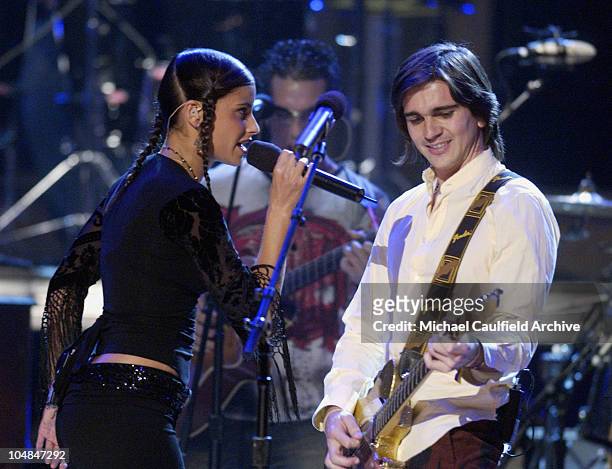 Nelly Furtado and Juanes perform "A Dios Le Pido" at the 3rd Annual Latin GRAMMY Awards at the Kodak Theater.
