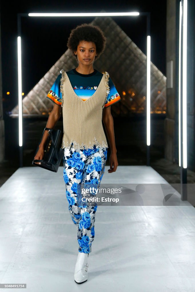 Louis Vuitton : Runway - Paris Fashion Week Womenswear Spring/Summer 2019