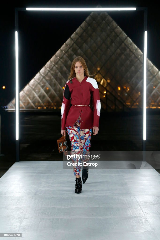 Louis Vuitton : Runway - Paris Fashion Week Womenswear Spring/Summer 2019